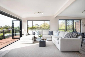 Dreamy Dromana Family Getaway - with Jacuzzi
